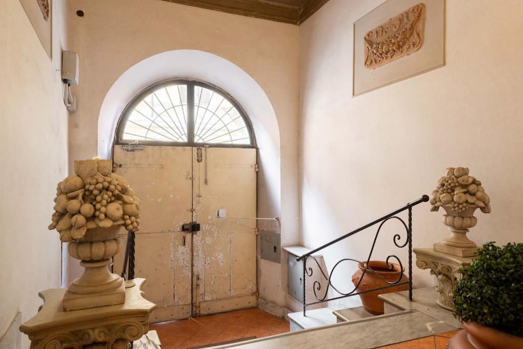 Colosseum 10Steps Away, Marco Aurelio Luxury House Рим Екстер'єр фото