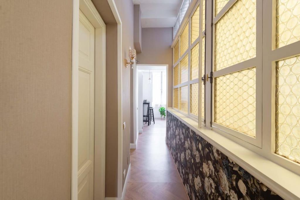 Colosseum 10Steps Away, Marco Aurelio Luxury House Рим Екстер'єр фото