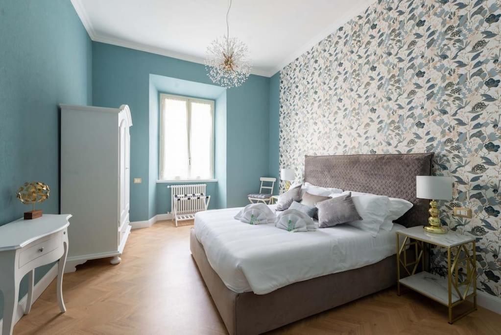 Colosseum 10Steps Away, Marco Aurelio Luxury House Рим Екстер'єр фото