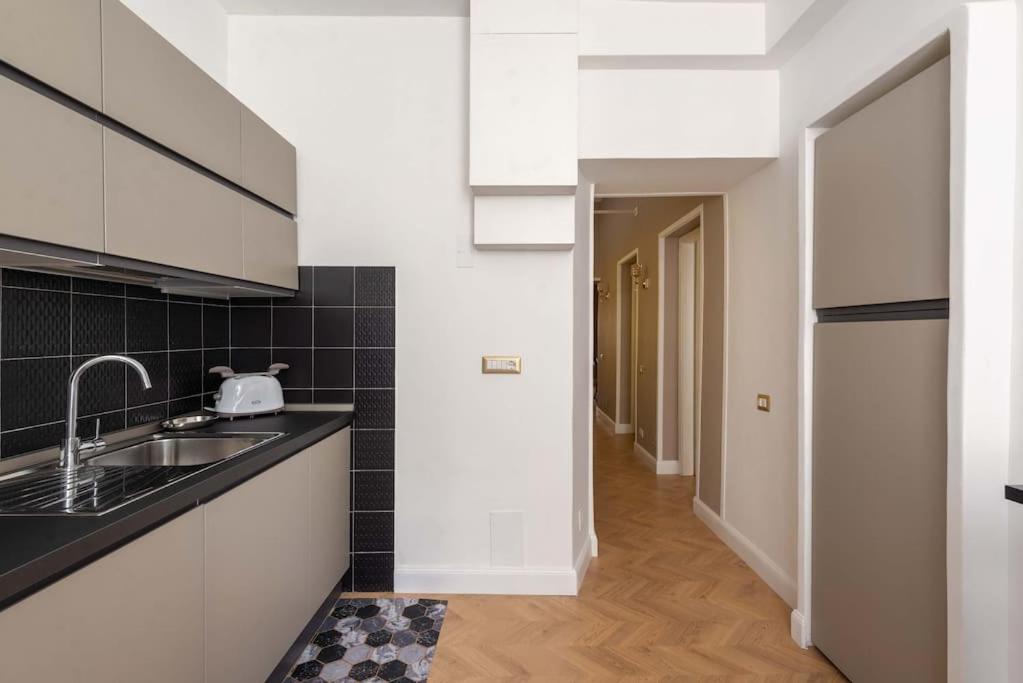 Colosseum 10Steps Away, Marco Aurelio Luxury House Рим Екстер'єр фото